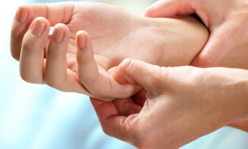 Ρευματοειδής αρθρίτιδα: Τα σημάδια ότι είσαι στα πρώτα στάδια